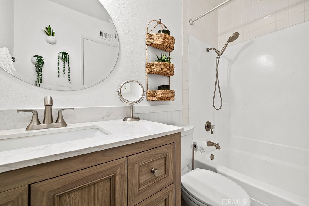 Upstairs Full Bath - 6711 Sun C, Huntington Beach CA 92647 - photo 22