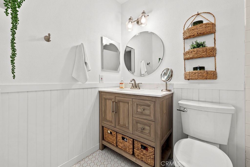 Upstairs Full Bath - 6711 Sun C, Huntington Beach CA 92647 - photo 23