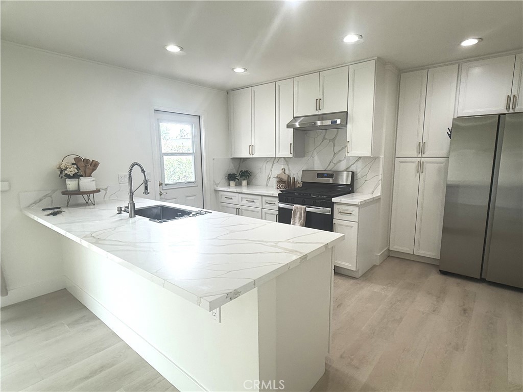 6902 Cumberland, Huntington Beach CA 92647 - photo 4