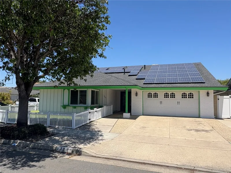 7041 Stonewood Drive, Huntington Beach, CA 92647