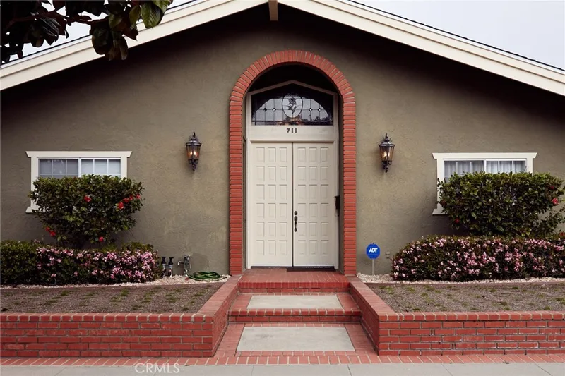 711 11th, Huntington Beach, CA 92648