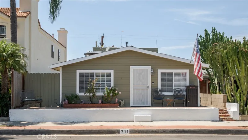 711 Huntington, Huntington Beach