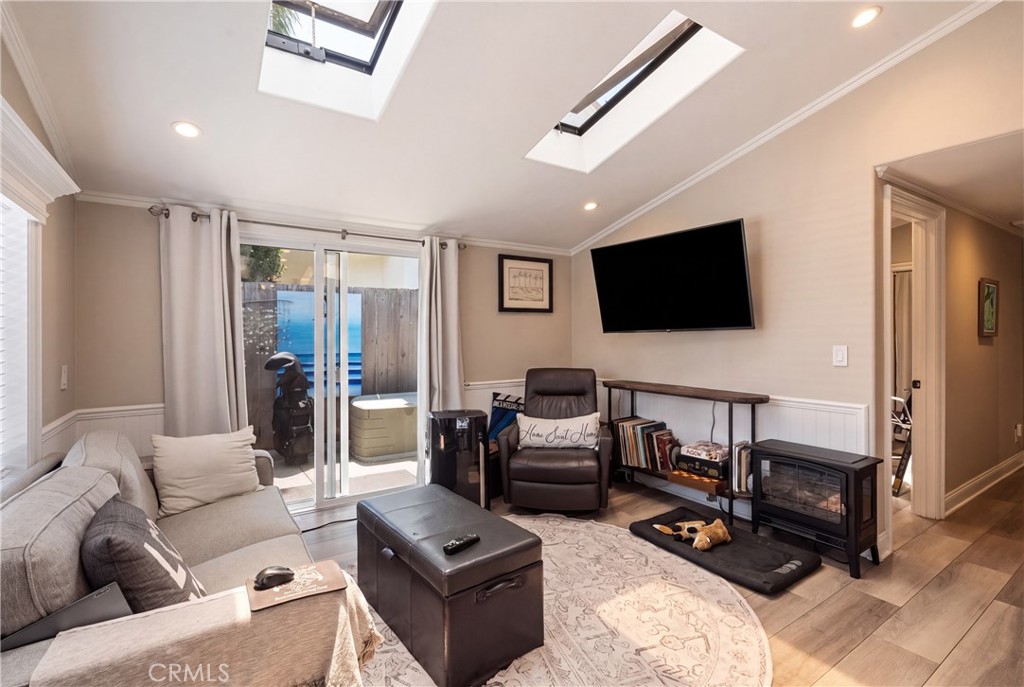 711 Huntington, Huntington Beach CA 92648 - photo 6
