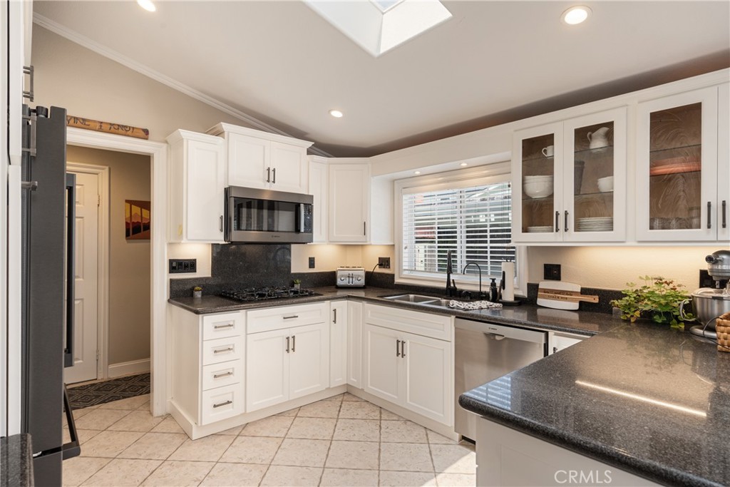 711 Huntington, Huntington Beach CA 92648 - photo 9