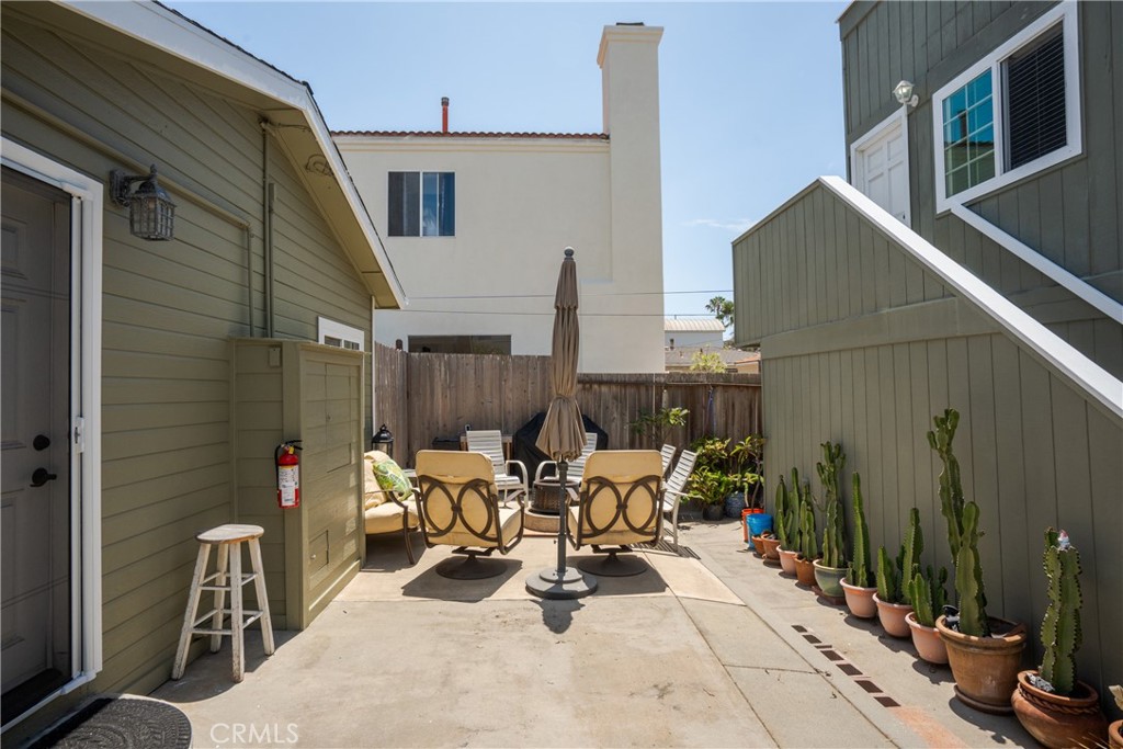 711 Huntington, Huntington Beach CA 92648 - photo 20