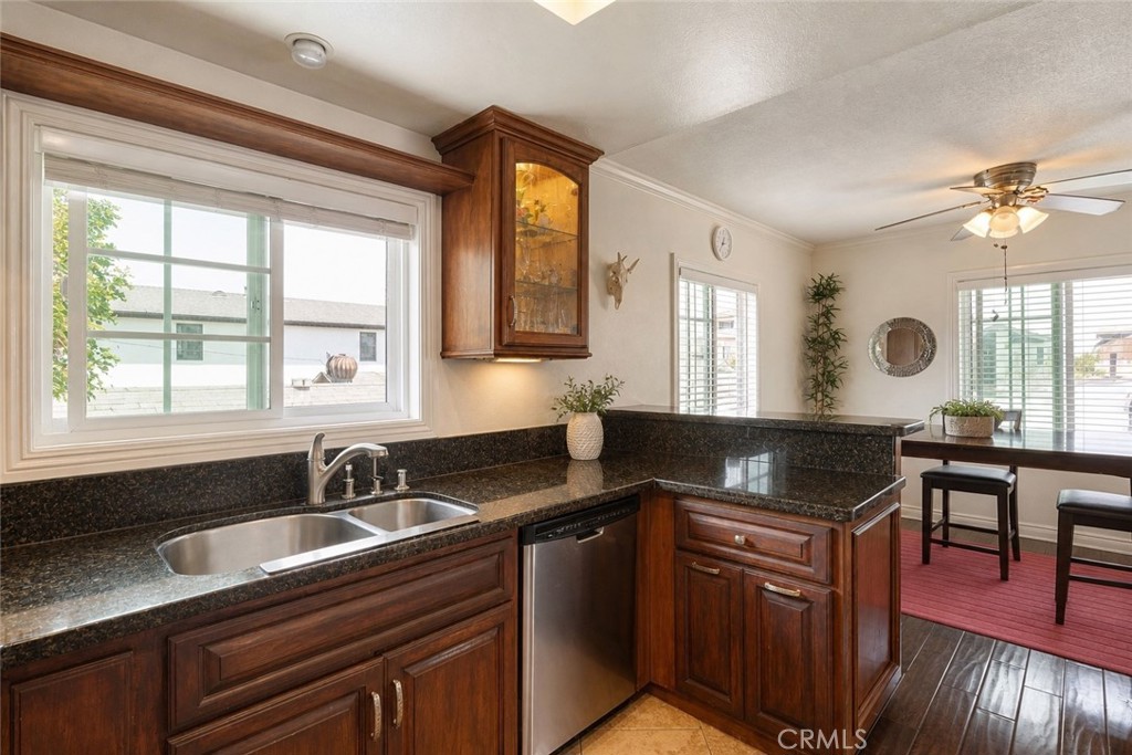 711 Huntington, Huntington Beach CA 92648 - photo 25