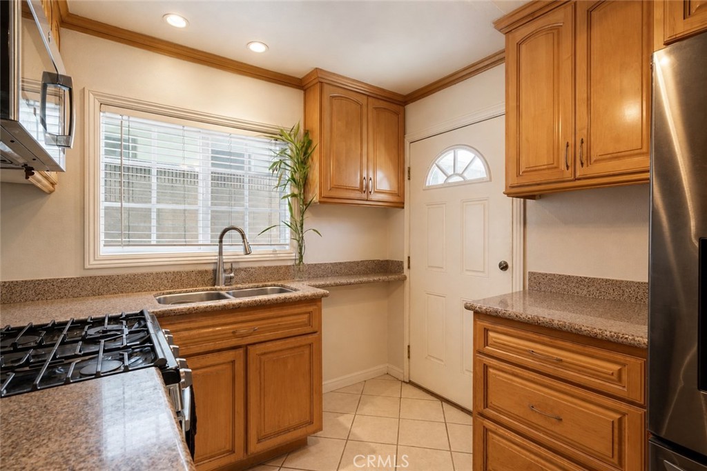 711 Huntington, Huntington Beach CA 92648 - photo 36