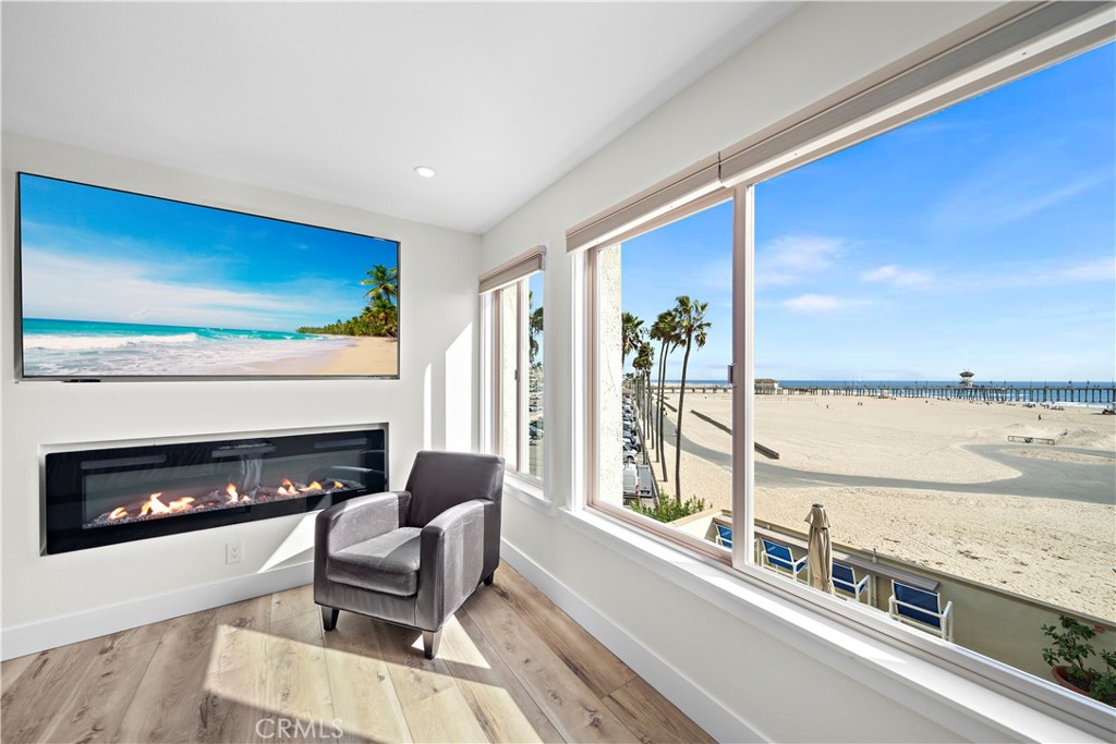 711 Pacific Coast 330, Huntington Beach CA 92648 - photo 1