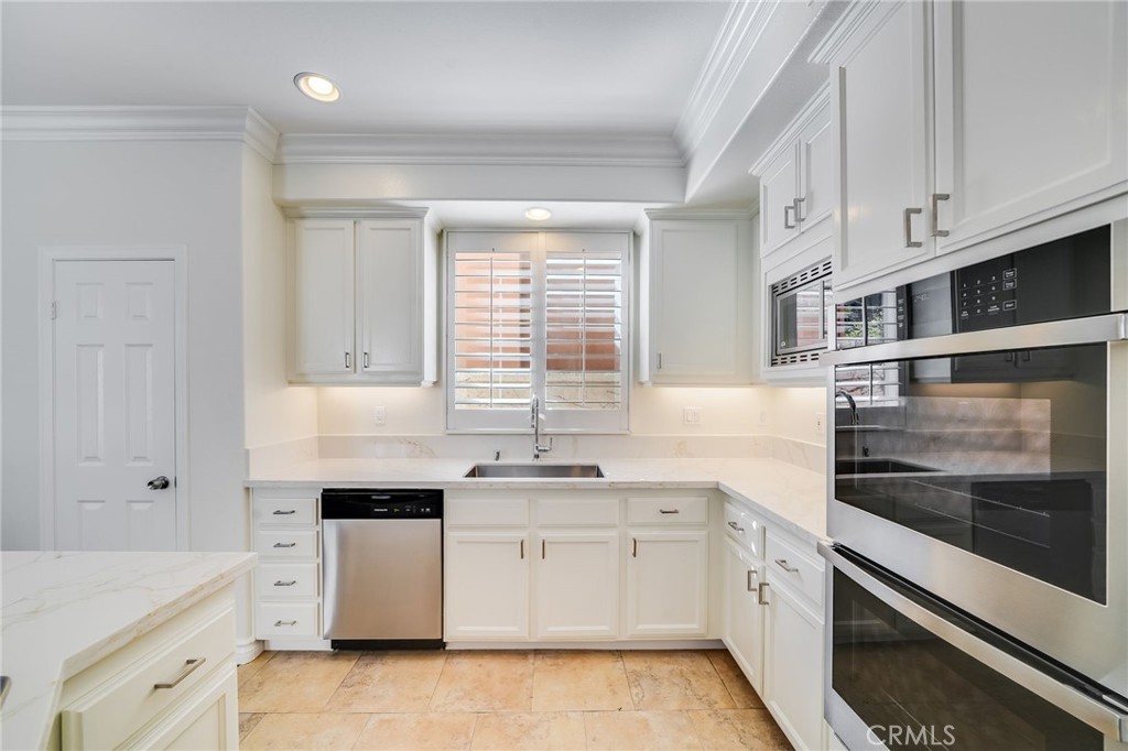 7124 Forest Glen Drive, Huntington Beach CA 92648 - photo 12