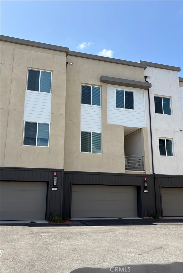 7268 Ellington Dr, Huntington Beach CA 92647 - photo 1