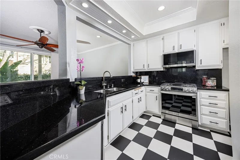 7291 Coho Dr 105, Huntington Beach, CA 92648
