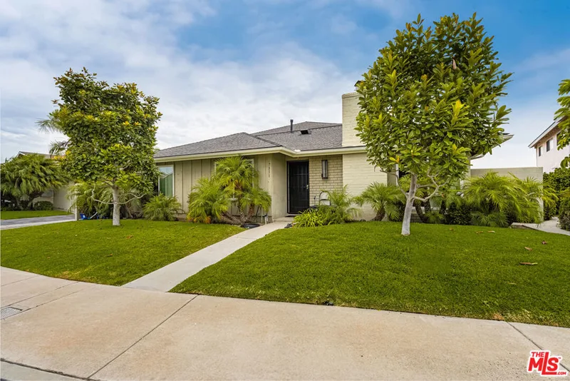 7311 La Mancha Circle, Huntington Beach, CA 92647