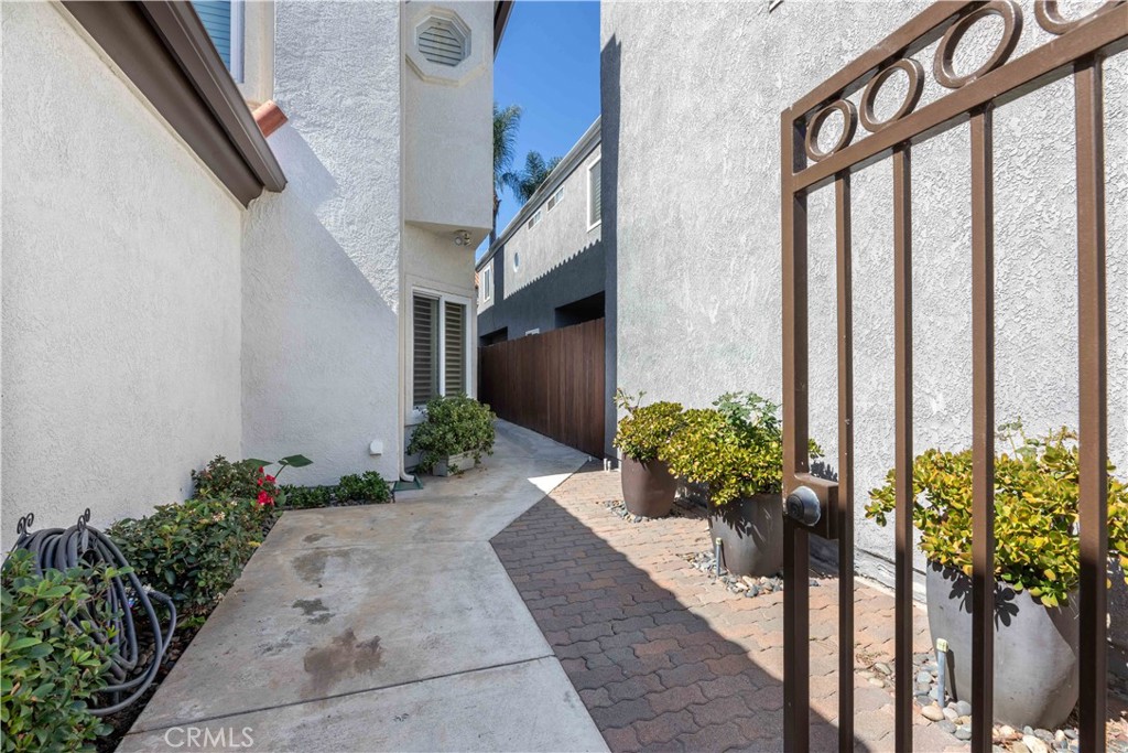 741 Alabama, Huntington Beach CA 92648 - photo 5