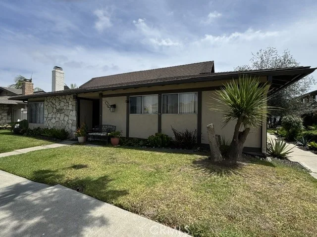 7562 Volga Drive 2, Huntington Beach, CA 92647