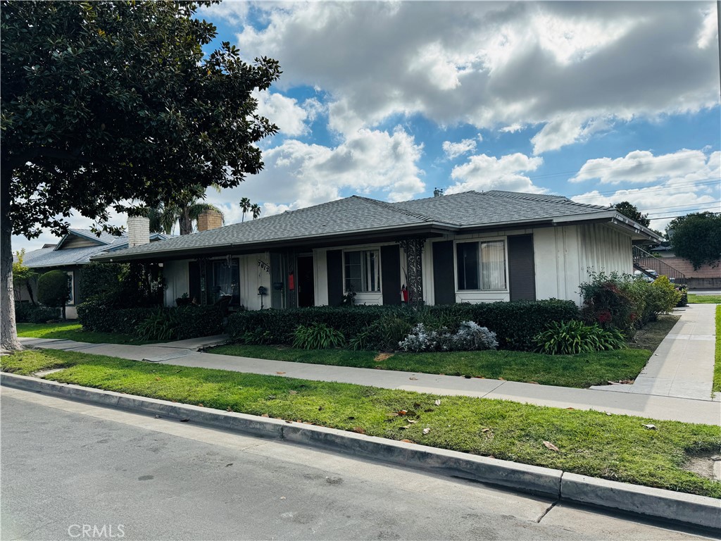 7612 Amazon 2, Huntington Beach CA 92647 - photo 1