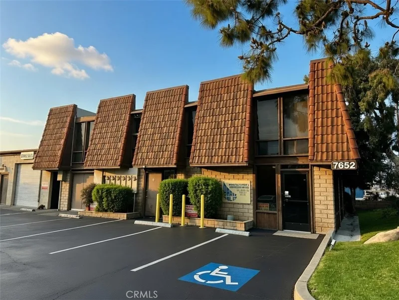 7652 Slater Avenue, Huntington Beach, CA 92647