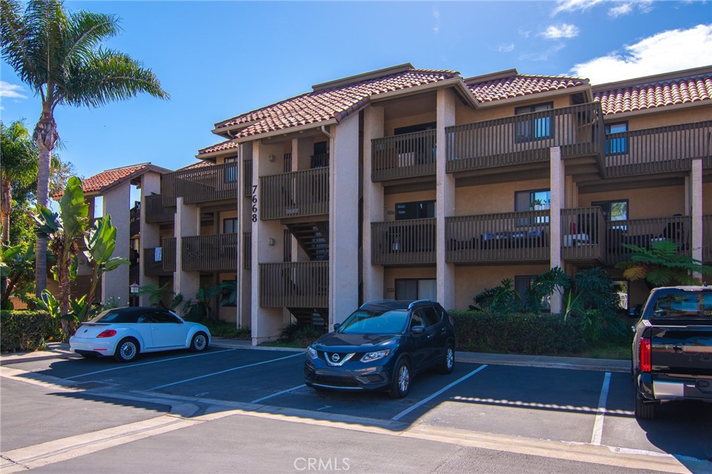 7668 Baypoint Drive 106, Huntington Beach CA 92648 - photo 2