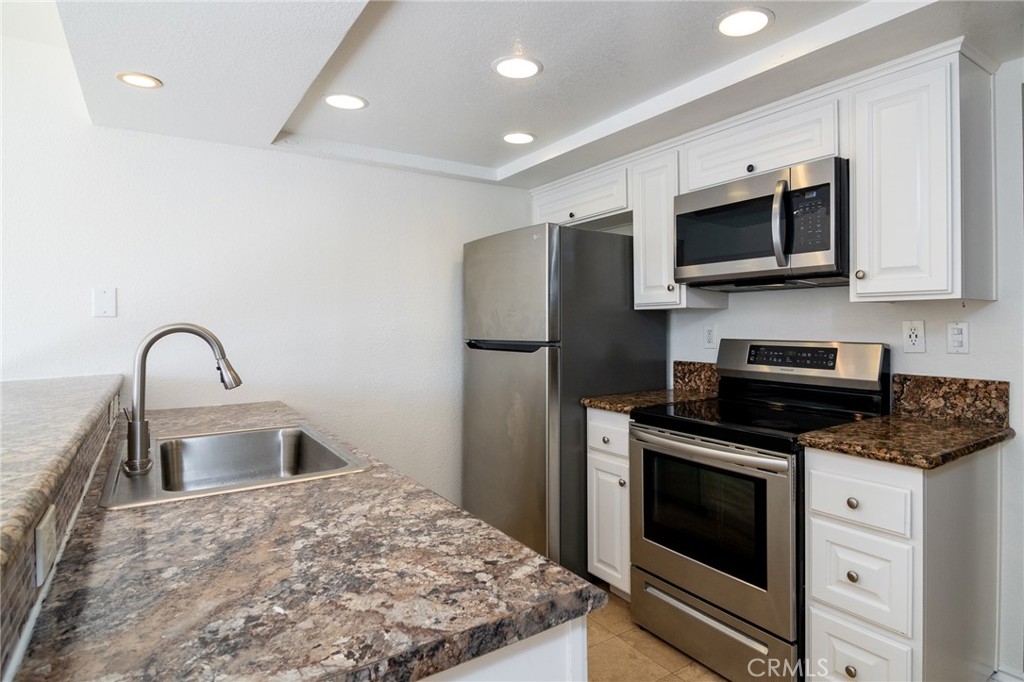 7668 Baypoint Drive 106, Huntington Beach CA 92648 - photo 9