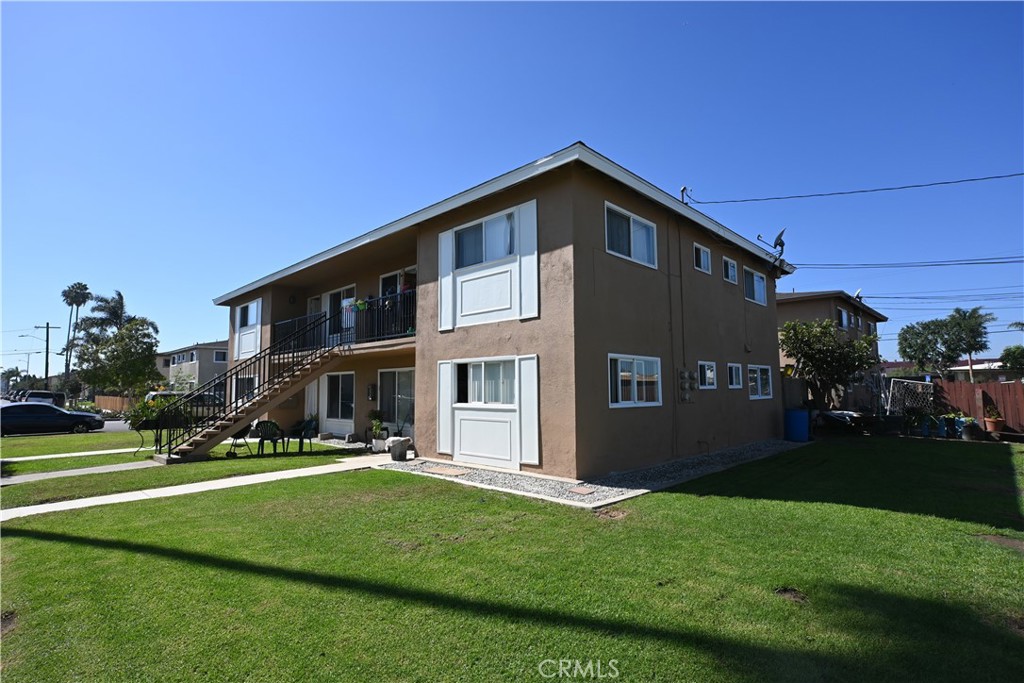 7761 Mandrell Drive, Huntington Beach CA 92647 - photo 5