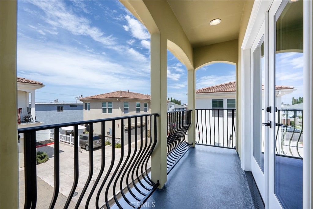 Private Primary Balcony - 7776 Liberty, Huntington Beach CA 92647 - photo 32
