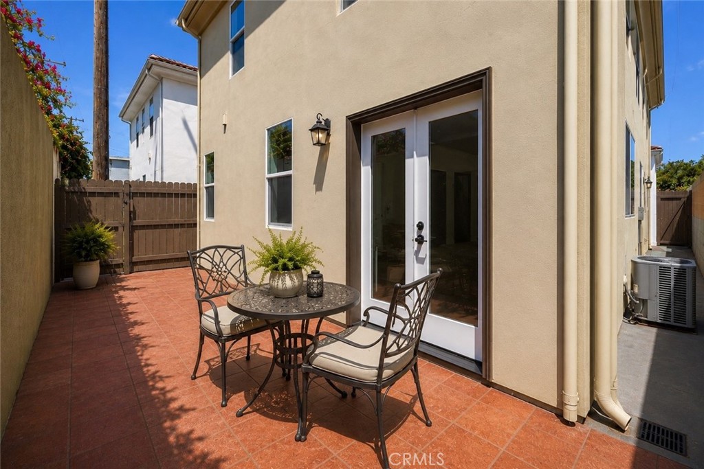Private Outdoor Retreat. Virtually Staged. - 7776 Liberty, Huntington Beach CA 92647 - photo 39