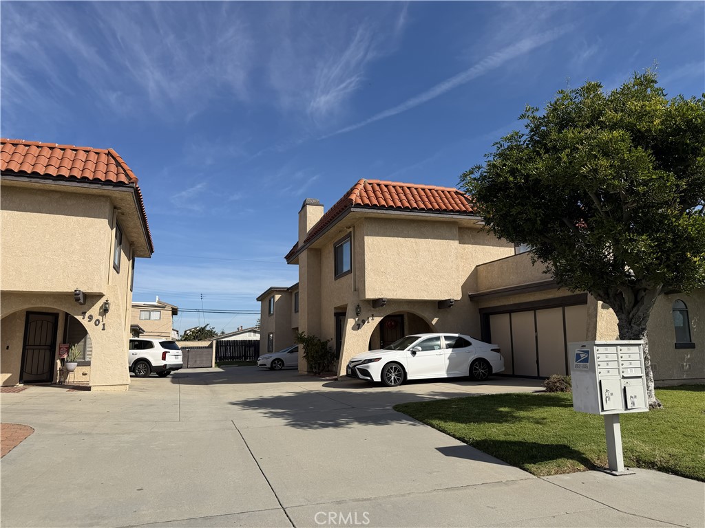 7911 Glencoe Dr 4, Huntington Beach CA 92647 - photo 1