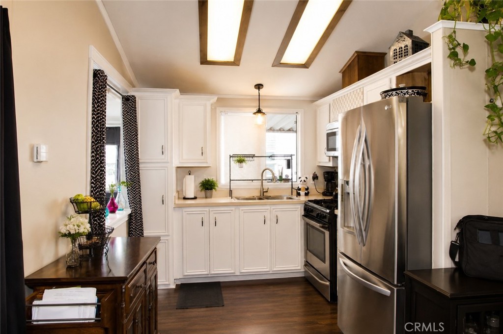 80 Huntington 513, Huntington Beach CA 92648 - photo 5