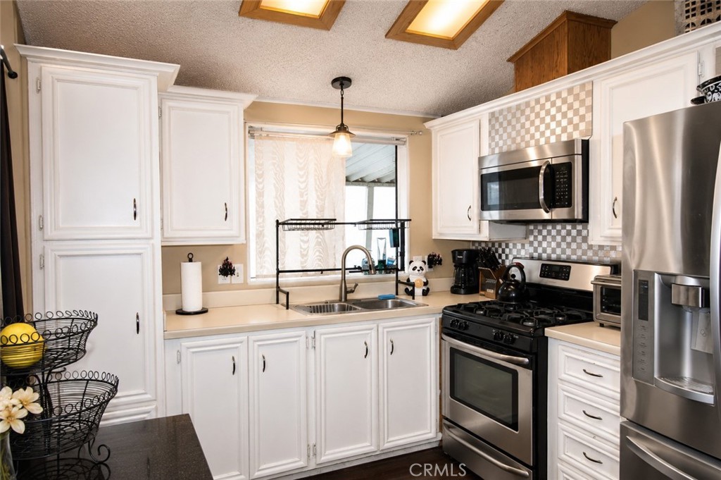 80 Huntington 513, Huntington Beach CA 92648 - photo 11