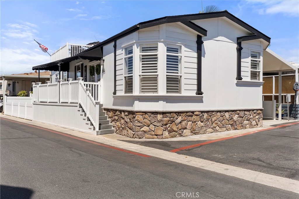 80 Huntington 606, Huntington Beach CA 92648 - photo 2