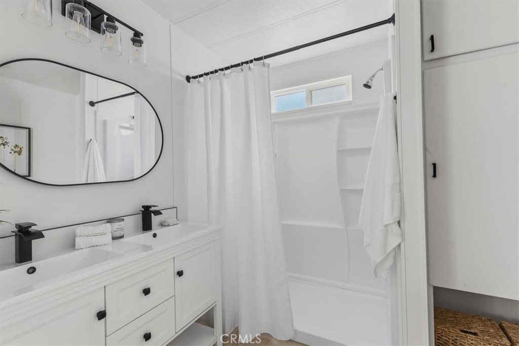 Master Bath - 80 Huntington 701, Huntington Beach CA 92648 - photo 16