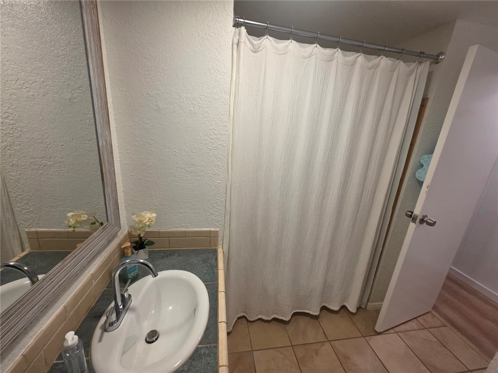 Bath tub shower - 80 Huntington Street 259, Huntington Beach CA 92648 - photo 12
