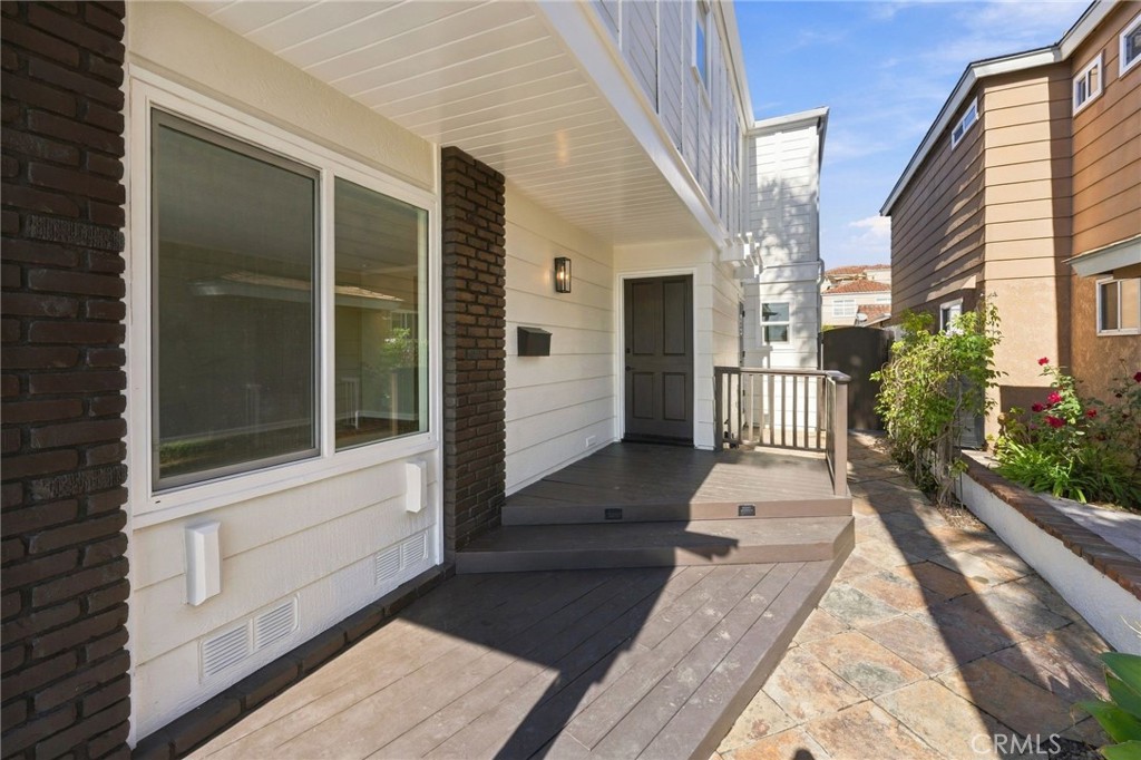 Tiled walkway provides convenient access between the home's front and rear outdoor living areas. - 803 Frankfort Avenue, Huntington Beach CA 92648 - photo 8