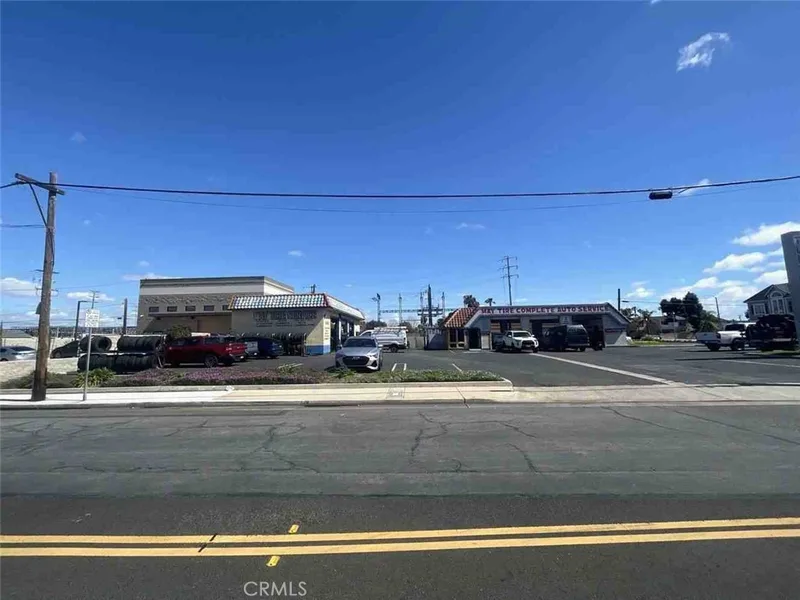 8071 Warner Avenue, Huntington Beach, CA 92647