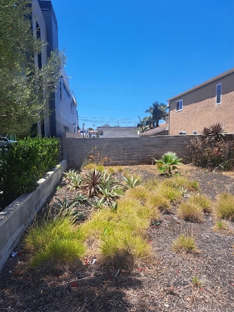 Front - 811 Huntington, Huntington Beach CA 92648 - photo 1