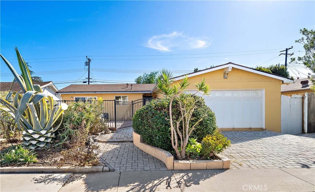 Opportunity awaits! Bring your vision and creativity to this Huntington Beach home - 8142 Blaylock Drive, Huntington Beach CA 92647 - photo 2