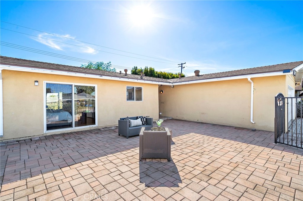 spacious, enclosed front courtyard - 8142 Blaylock Drive, Huntington Beach CA 92647 - photo 3