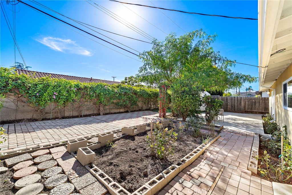 private backyard - 8142 Blaylock Drive, Huntington Beach CA 92647 - photo 29