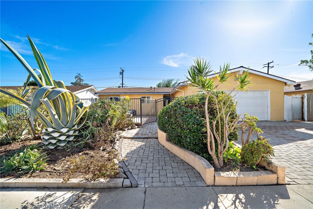 tropical plants in the front yard - 8142 Blaylock Drive, Huntington Beach CA 92647 - photo 34