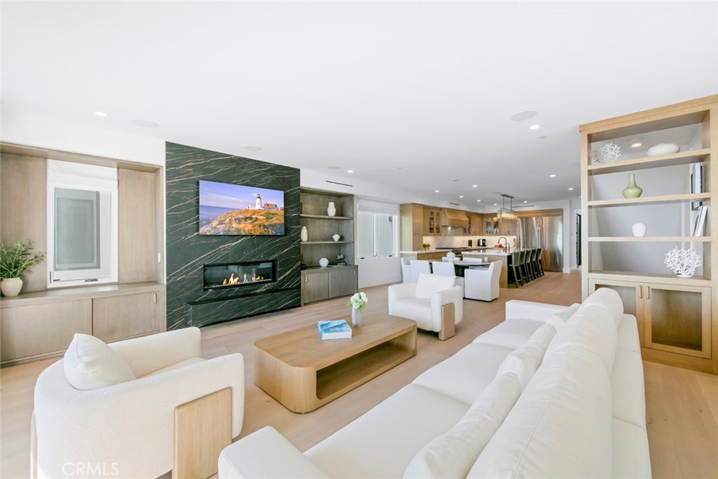 816 Pacific Coast Highway, Huntington Beach CA 92648 - photo 13