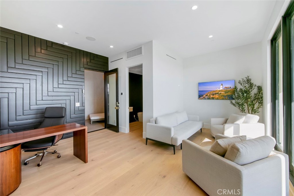 816 Pacific Coast Highway, Huntington Beach CA 92648 - photo 23