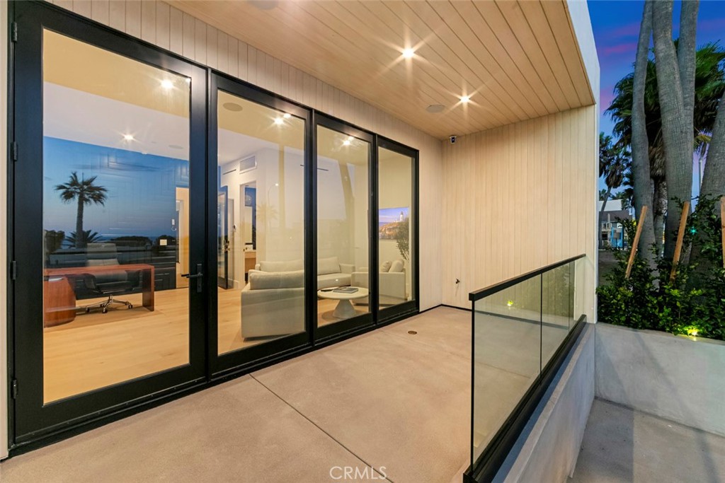 816 Pacific Coast Highway, Huntington Beach CA 92648 - photo 25