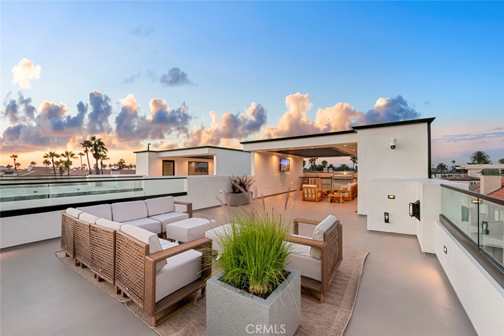 816 Pacific Coast Highway, Huntington Beach CA 92648 - photo 28