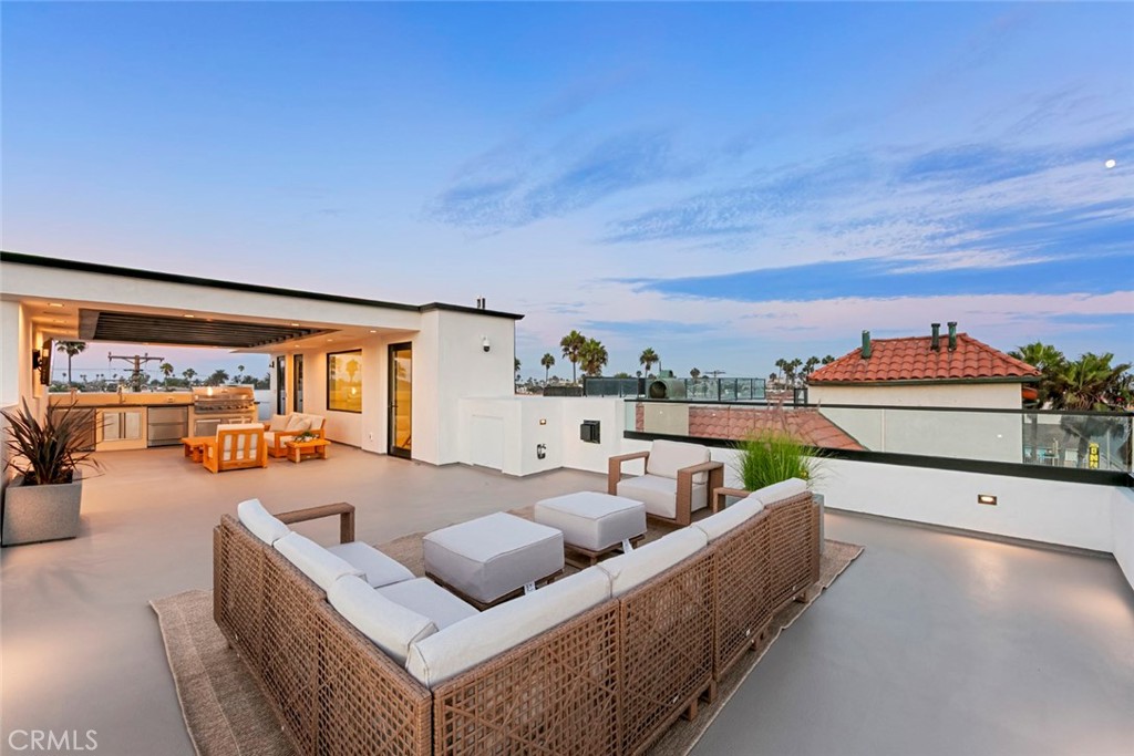 816 Pacific Coast Highway, Huntington Beach CA 92648 - photo 29