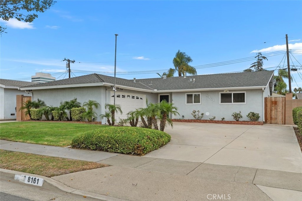 8161 Valencia, Huntington Beach CA 92647 - photo 3