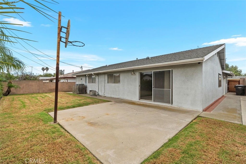 8161 Valencia, Huntington Beach CA 92647 - photo 19