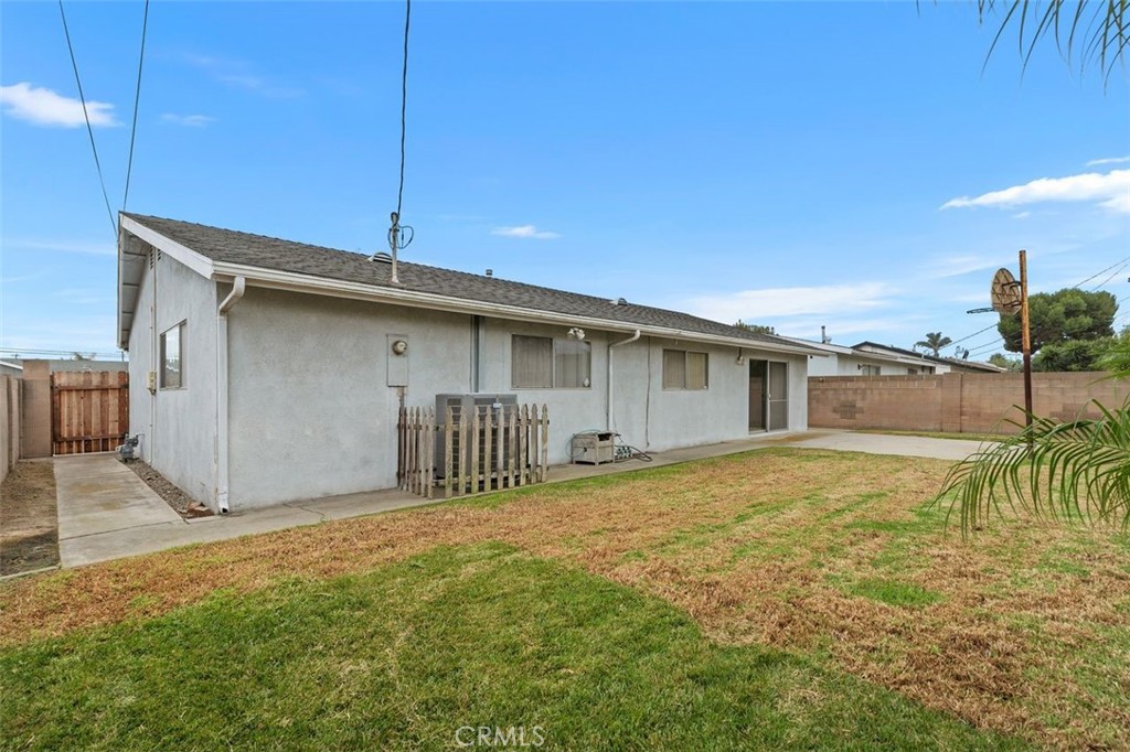 8161 Valencia, Huntington Beach CA 92647 - photo 20