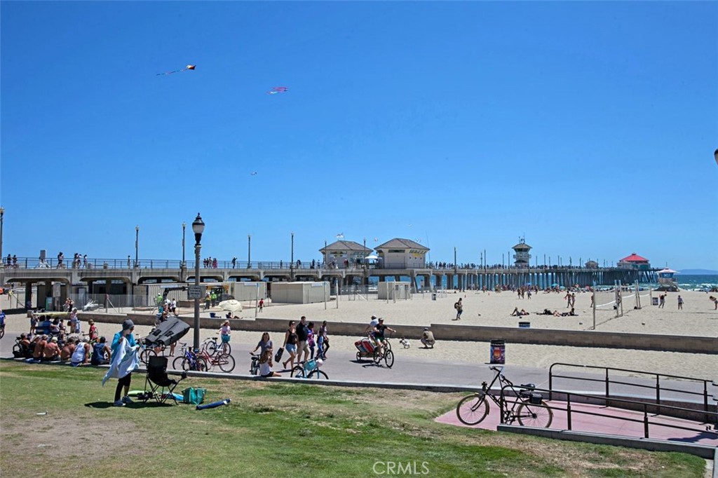 8161 Valencia, Huntington Beach CA 92647 - photo 23