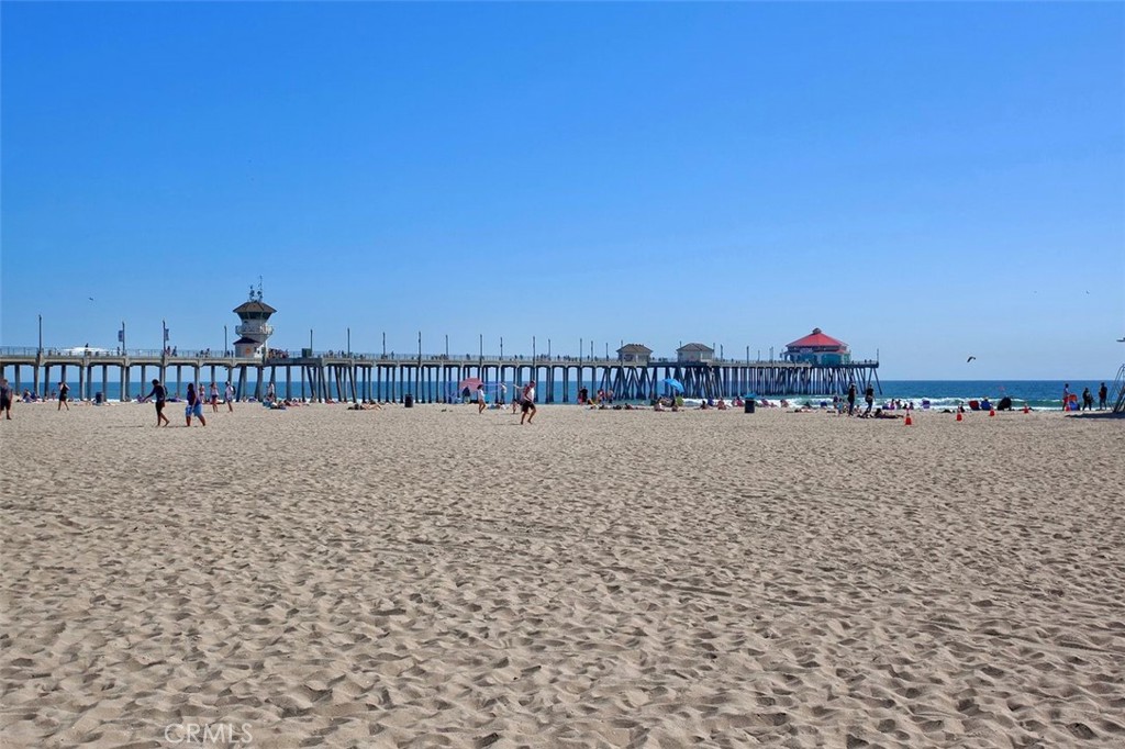 8161 Valencia, Huntington Beach CA 92647 - photo 25