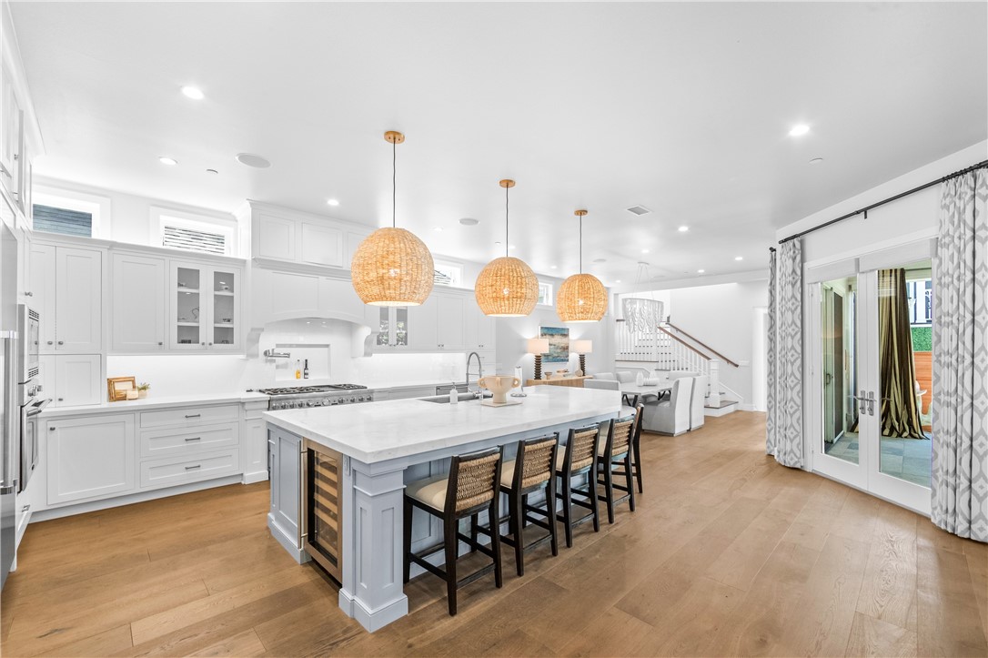 Expansive kitchen island - 817 Main Street, Huntington Beach CA 92648 - photo 24