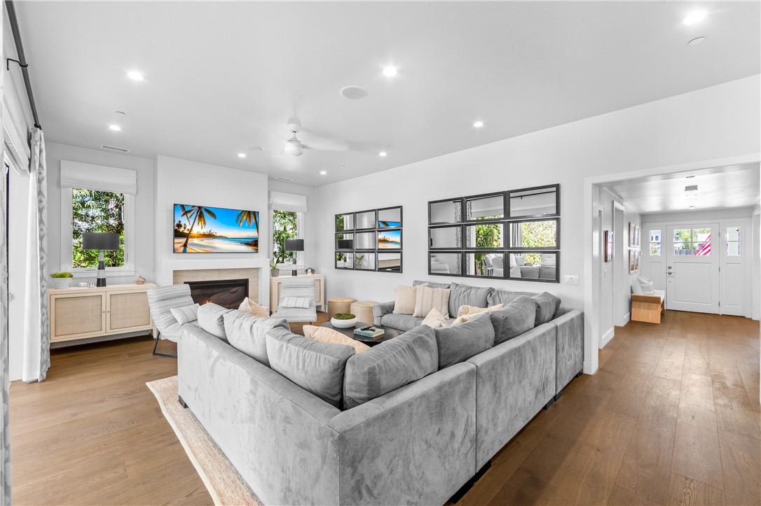 Family room - 817 Main Street, Huntington Beach CA 92648 - photo 30